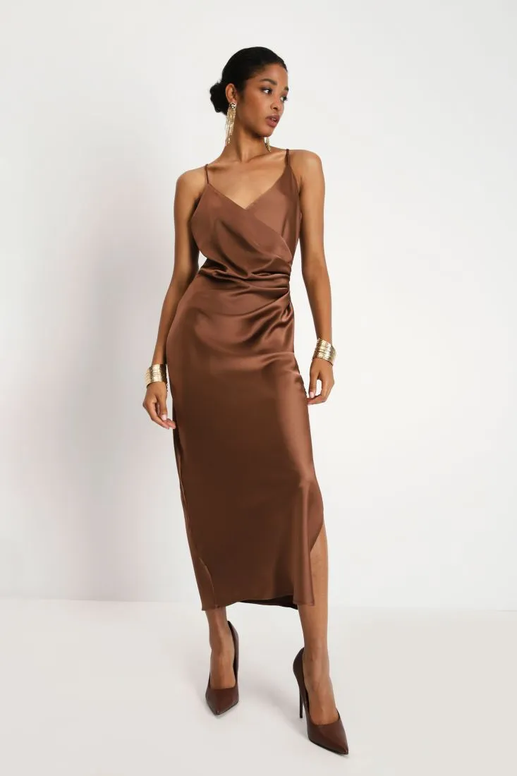 Abito midi effetto satin con arricciatura laterale