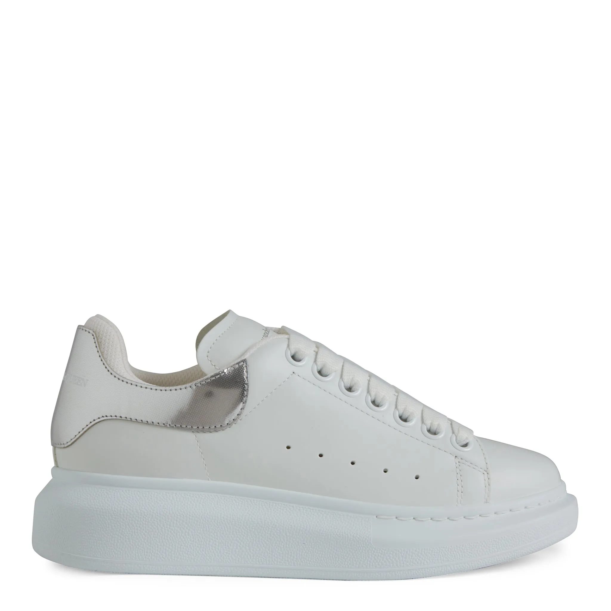 ALEXANDER MCQUEEN  Sneakers oversize in pelle bianca e argento