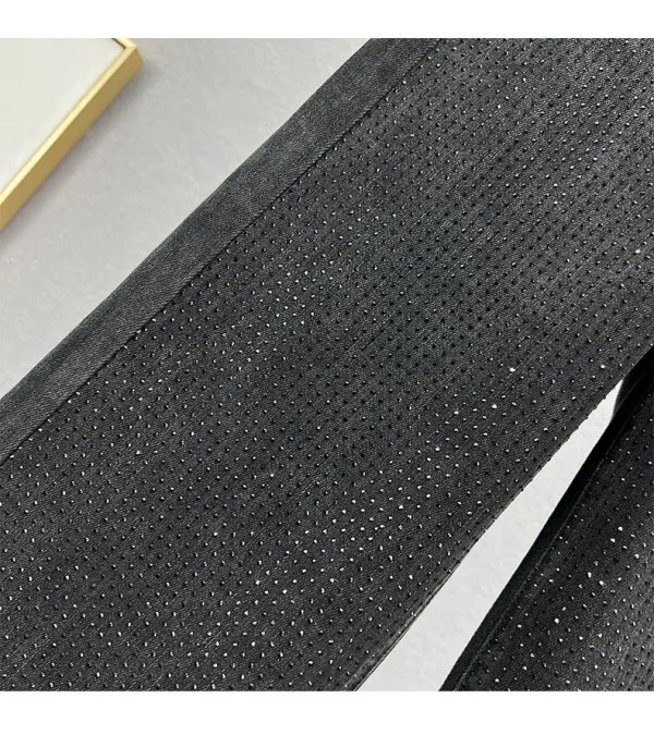 Black-strass denim streight