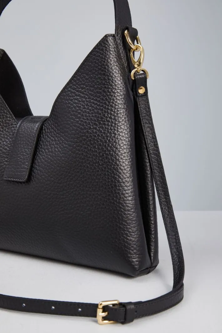 Borsa in pelle martellata