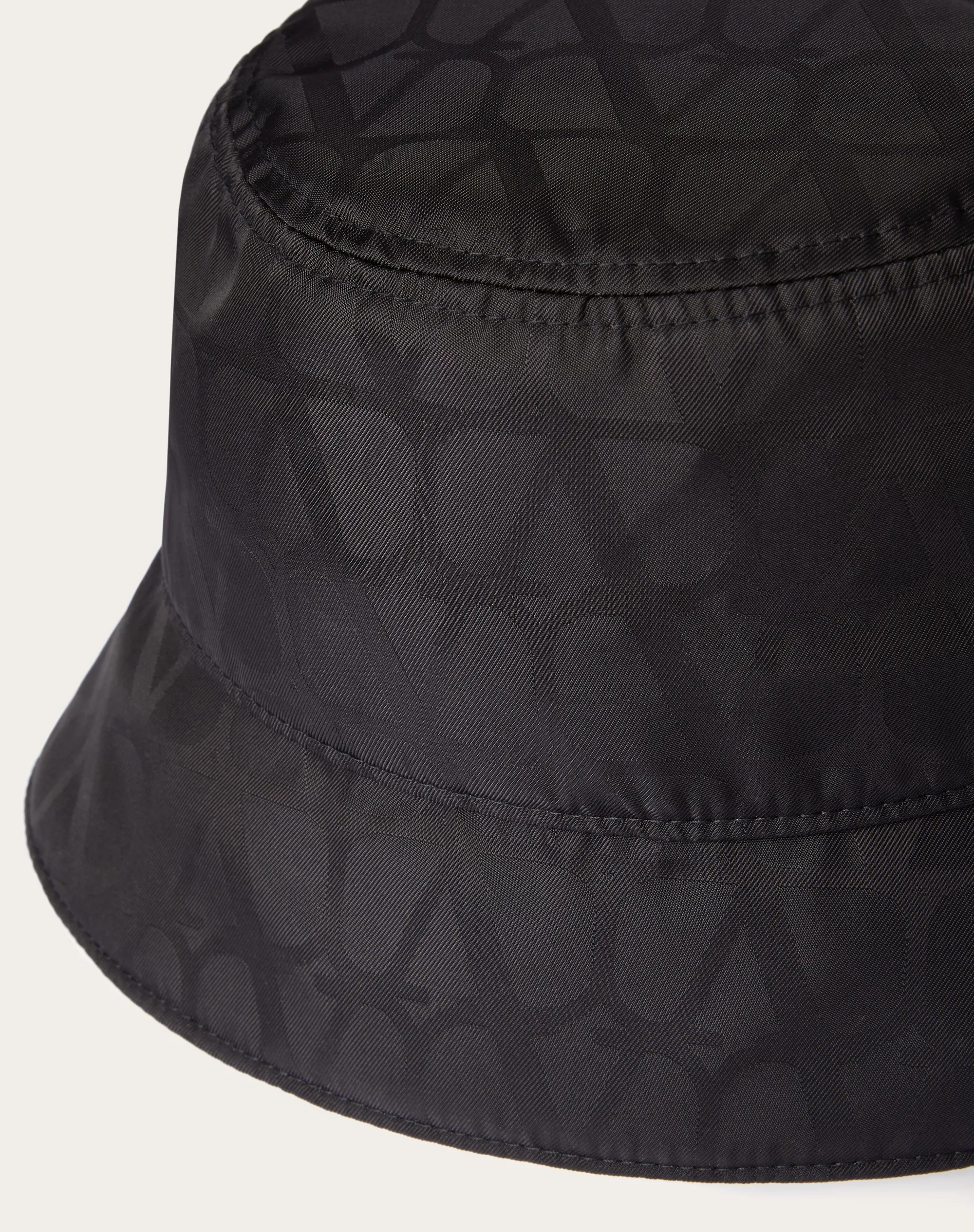 BUCKET HAT REVERSIBILE TOILE ICONOGRAPHE IN NYLON CON POCHETTE