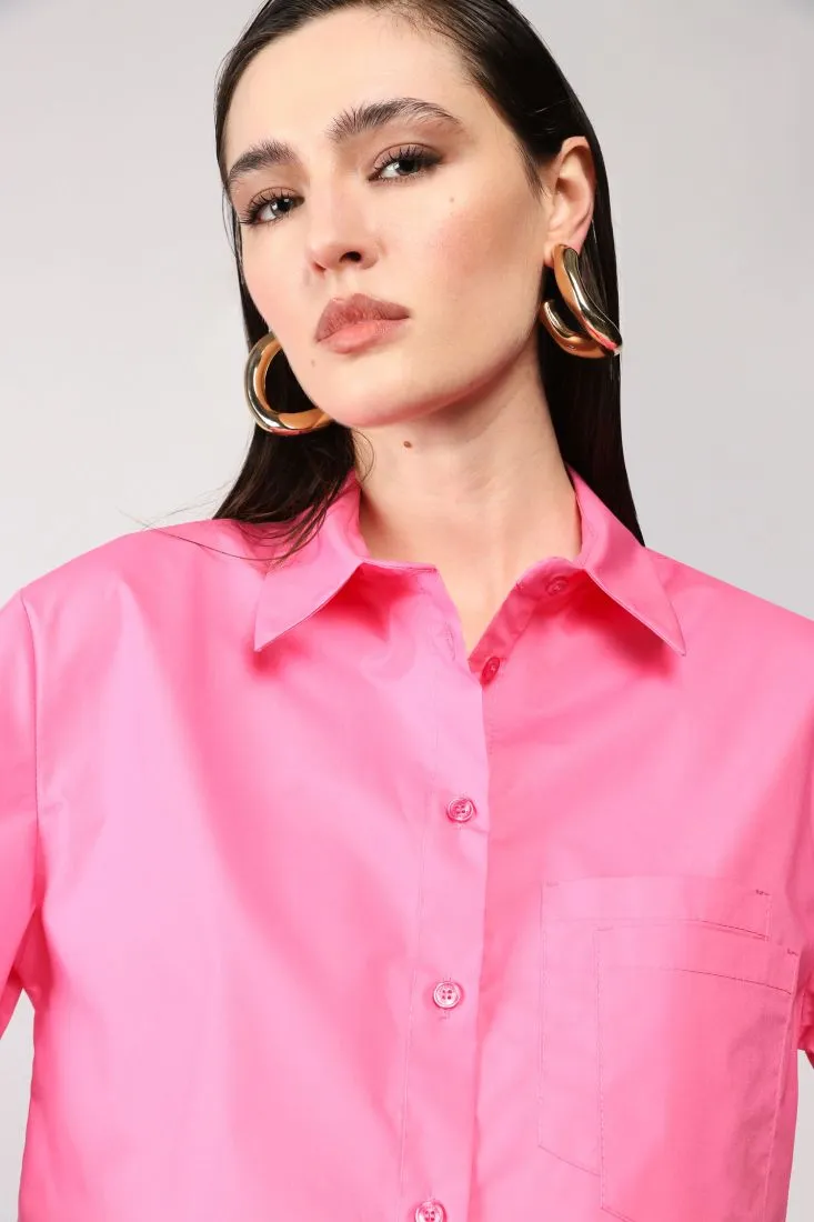 Camicia cropped con colletto classico e taschini applicati