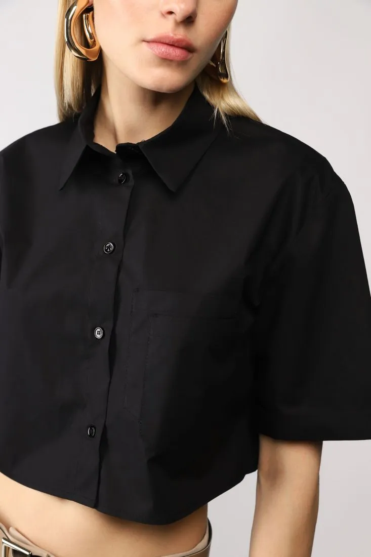 Camicia cropped con colletto classico e taschini applicati