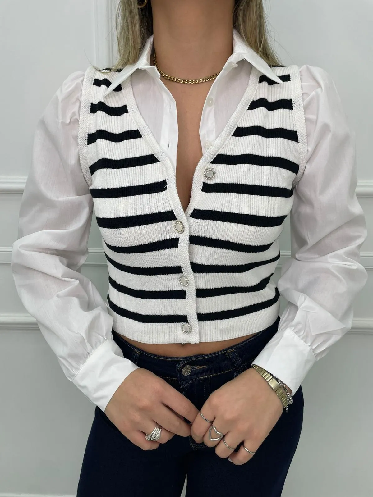 Cardigan con gilet a righe e maniche in camicia