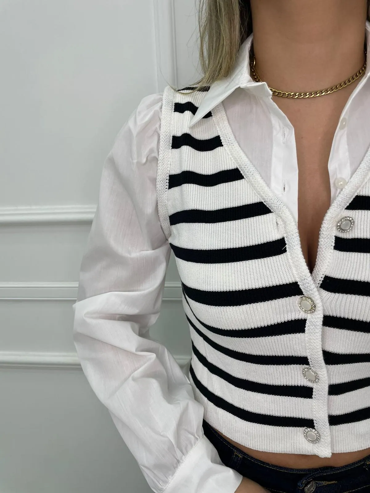 Cardigan con gilet a righe e maniche in camicia