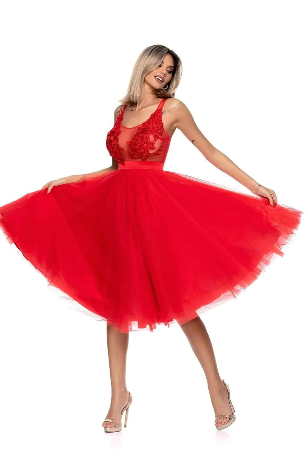 Elegante abito svasato in tulle con corpino ricamato