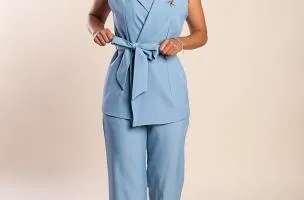 Elegante completo giacca senza maniche e pantaloni, blu