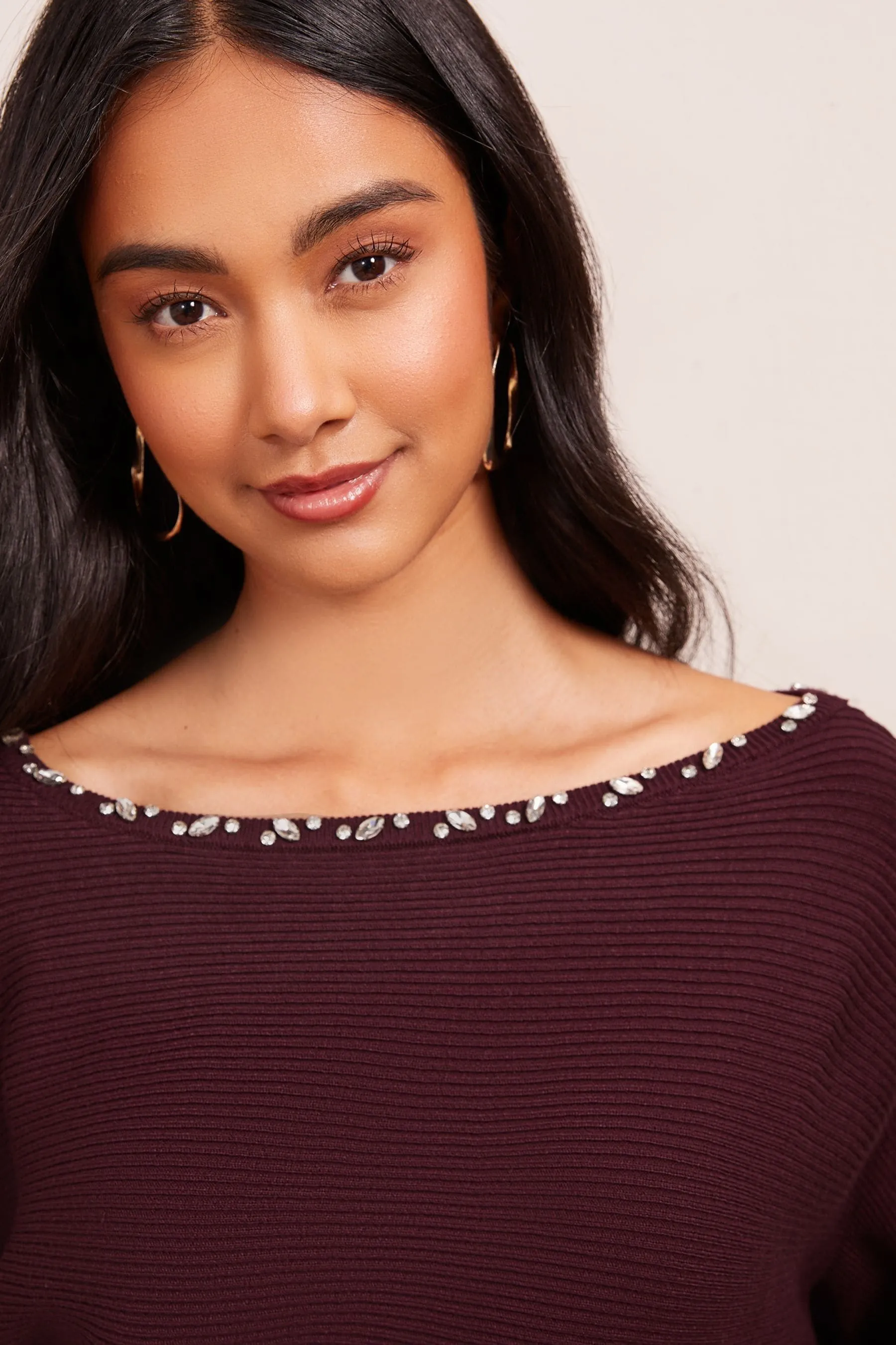 Friends Like These Impreziosito Off The Shoulder Maglione    