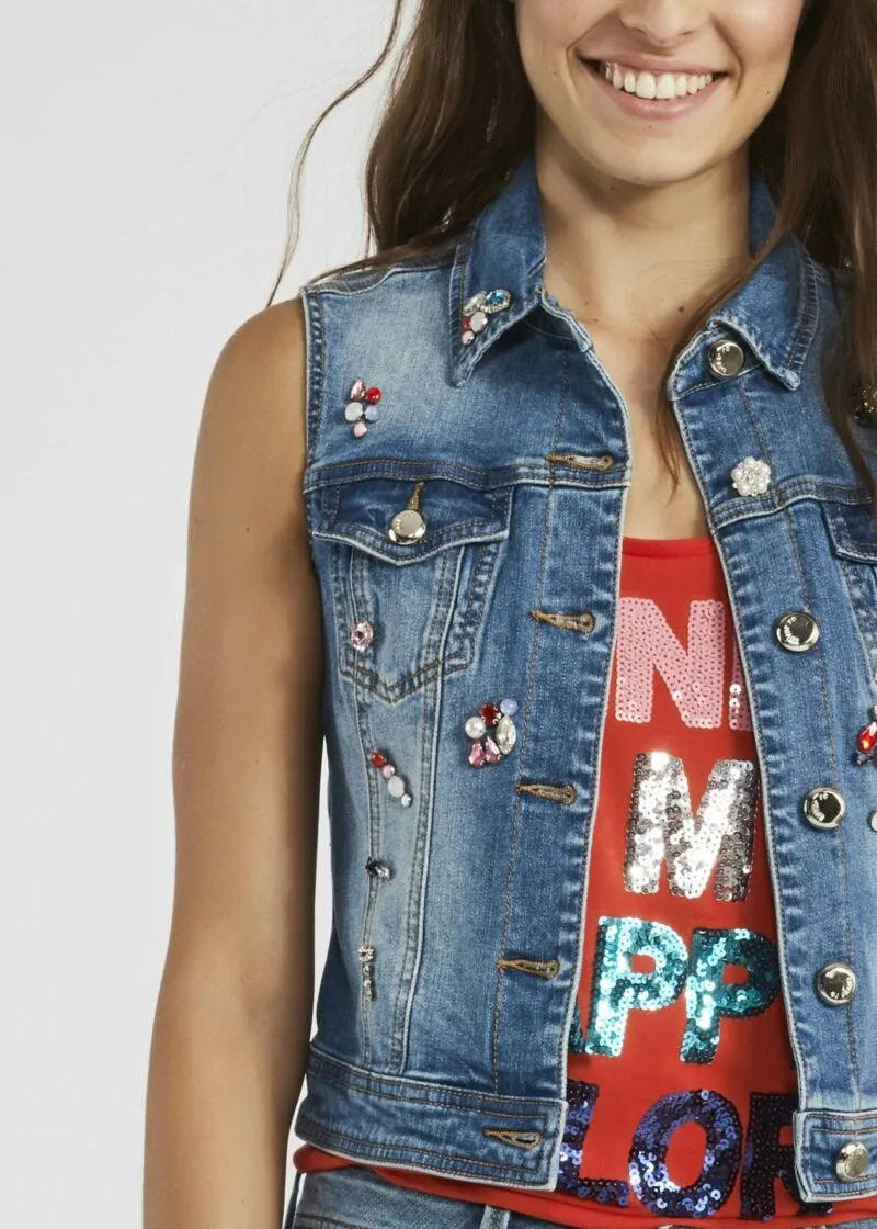 Gilet in denim con applicazioni
