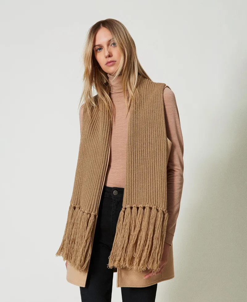 Gilet in panno con frange