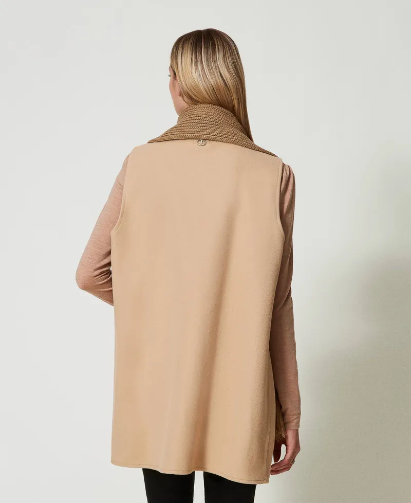 Gilet in panno con frange