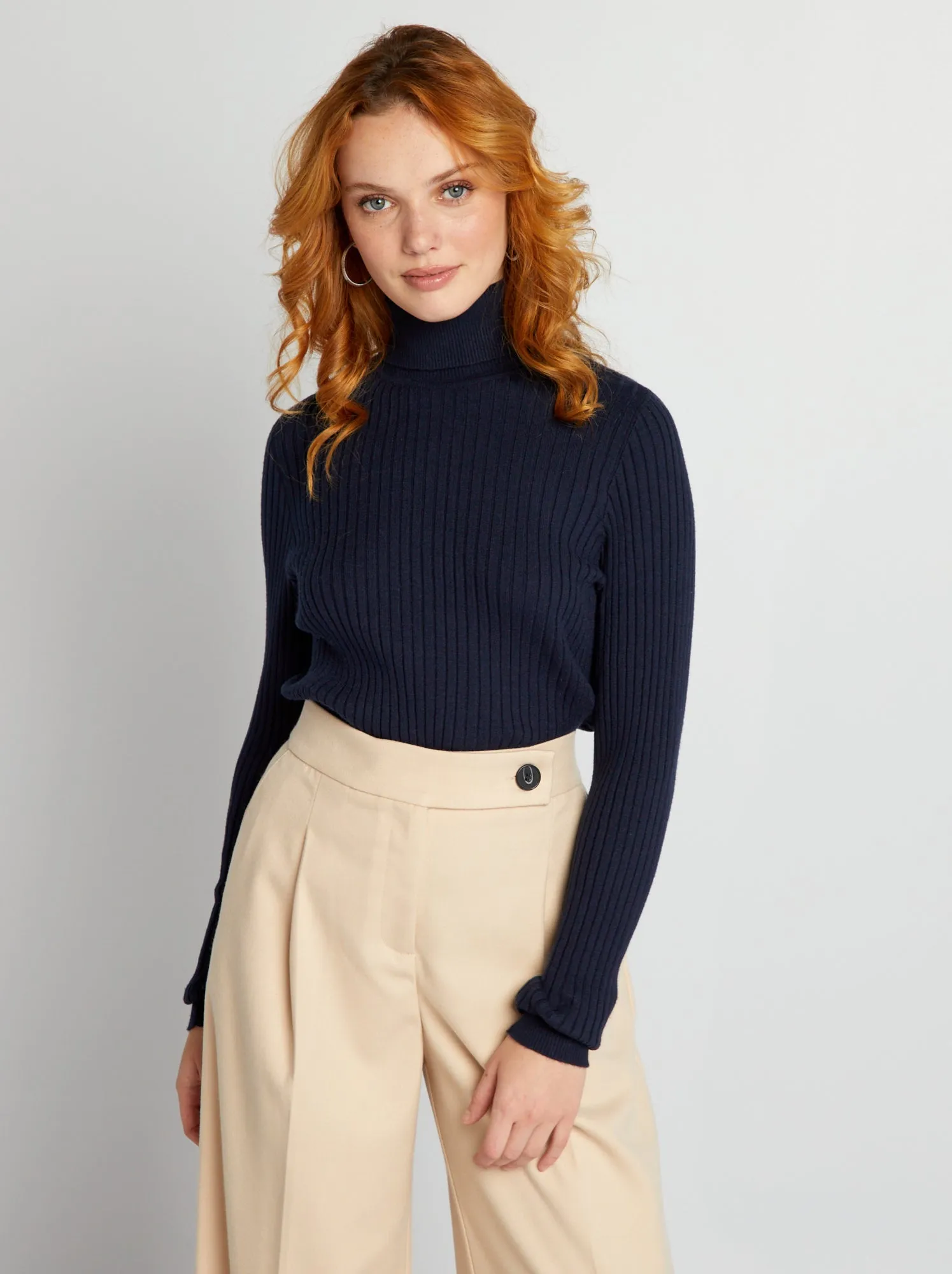 Maglione a coste con collo alto - BLU
