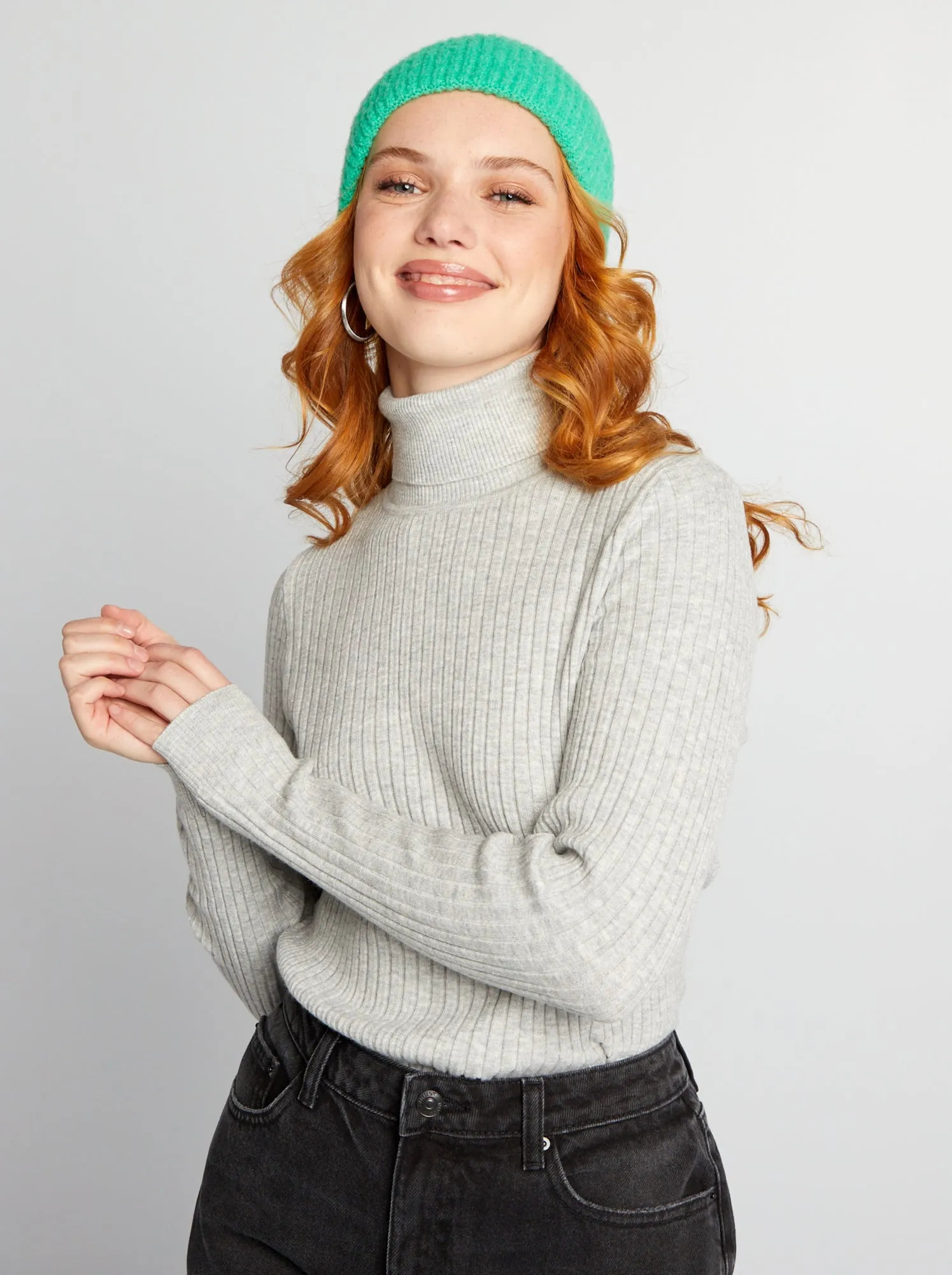Maglione a coste con collo alto - GRIGIO