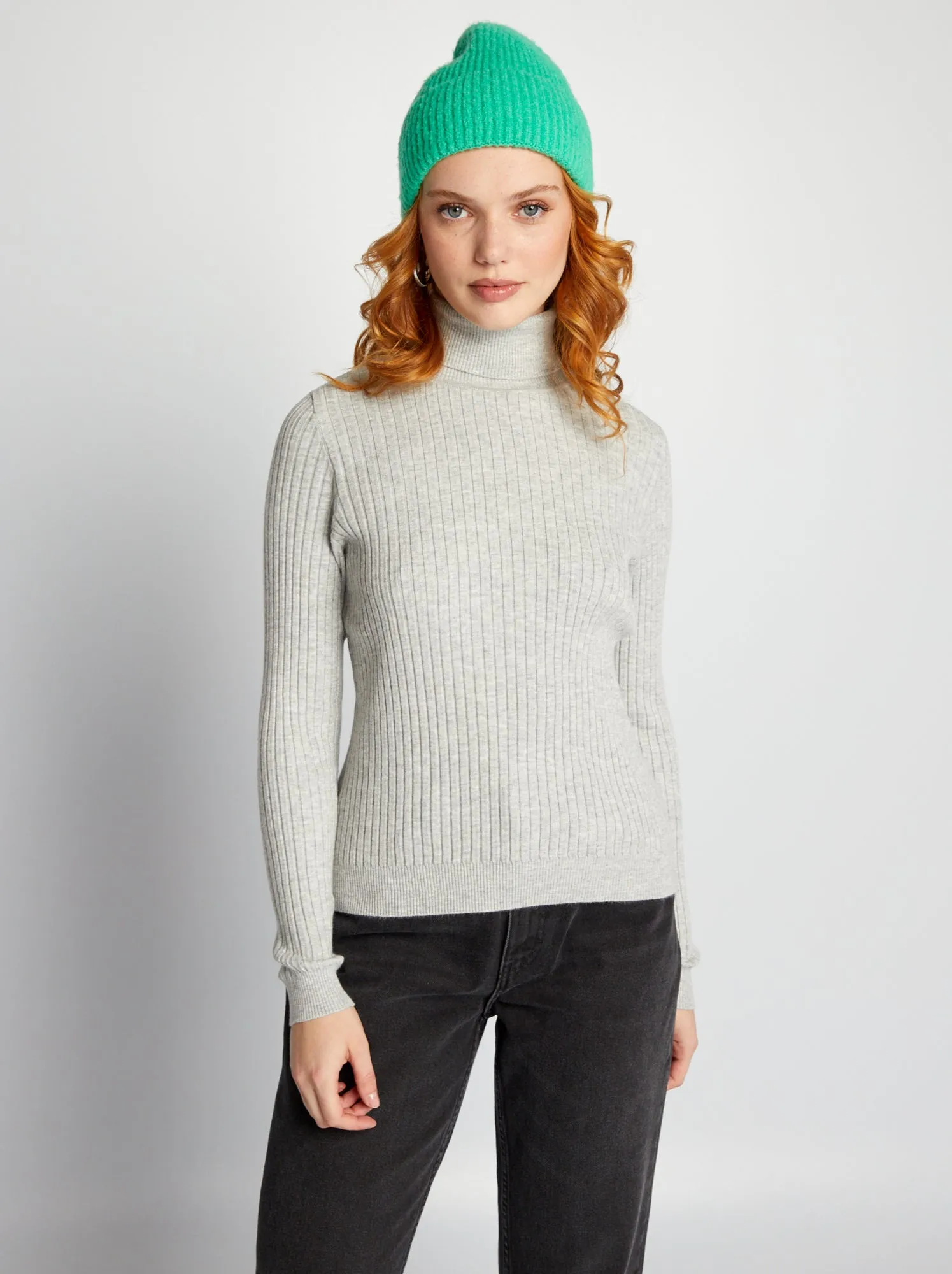 Maglione a coste con collo alto - GRIGIO