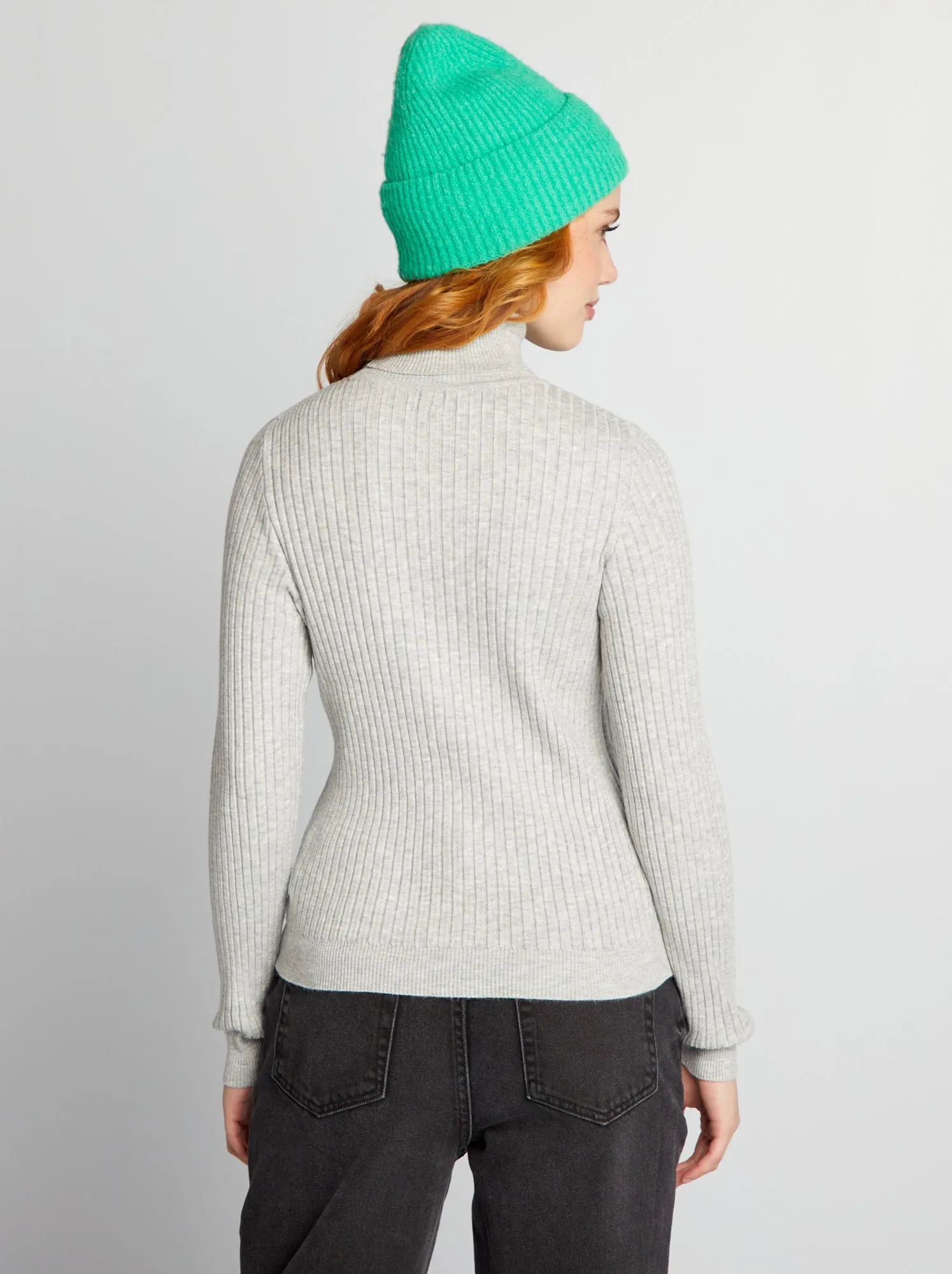 Maglione a coste con collo alto - GRIGIO
