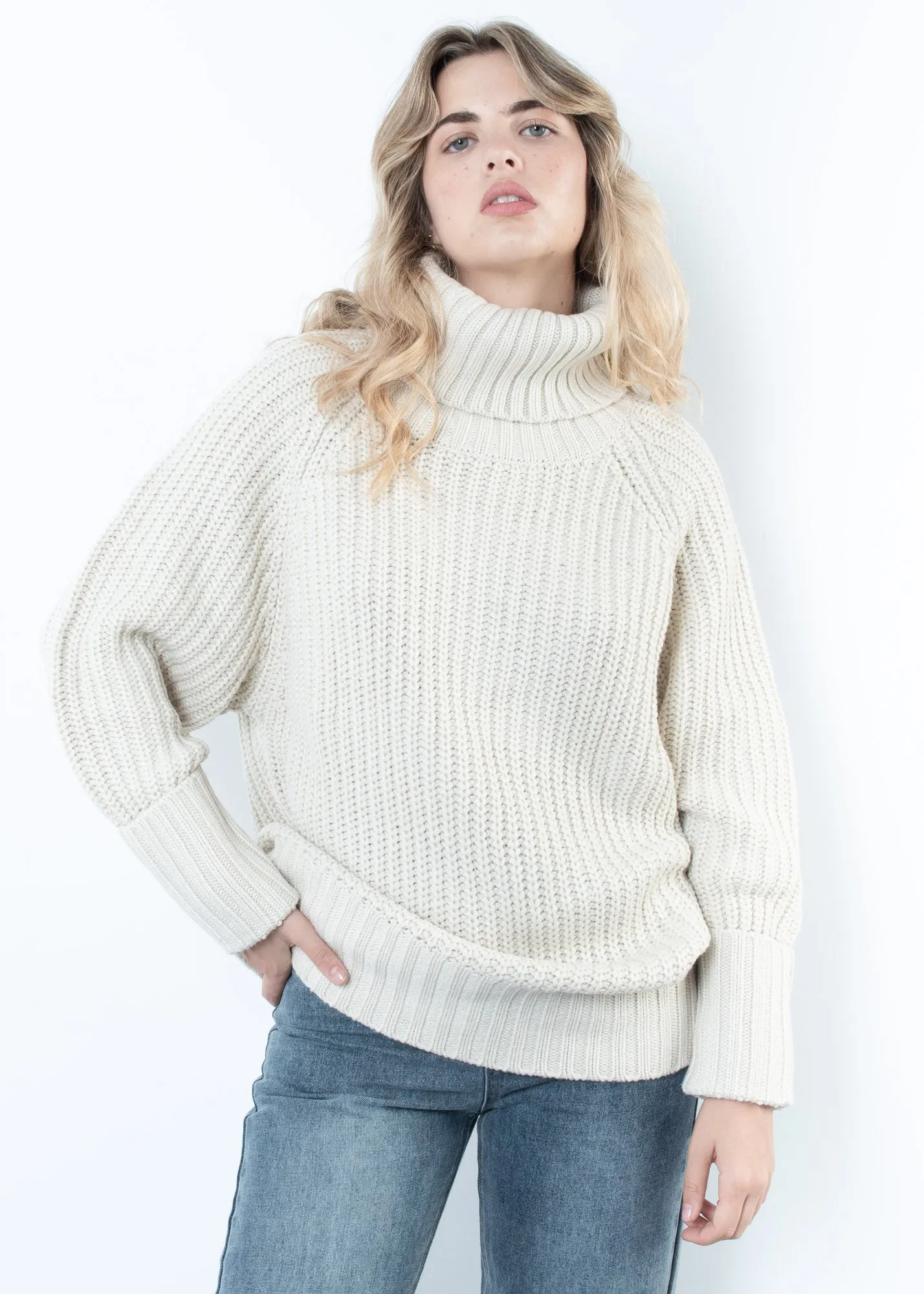 Maglione oversize a collo alto