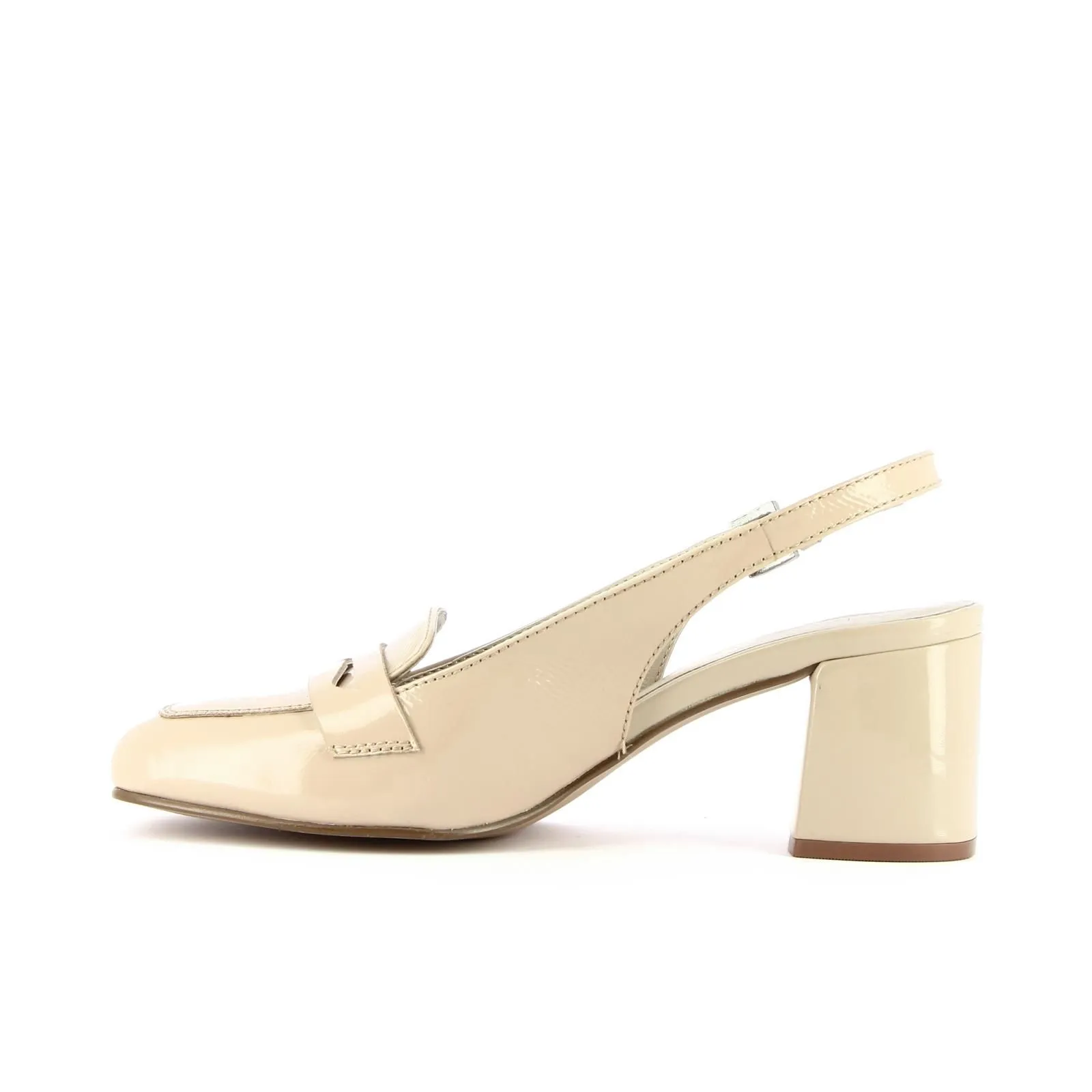 Mocassini beige in vernice con tacchi