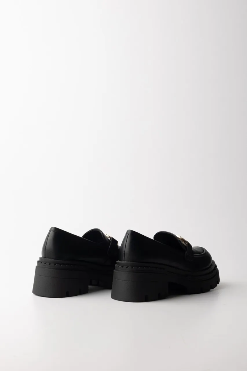 Mocassini con logo Oval T Nero