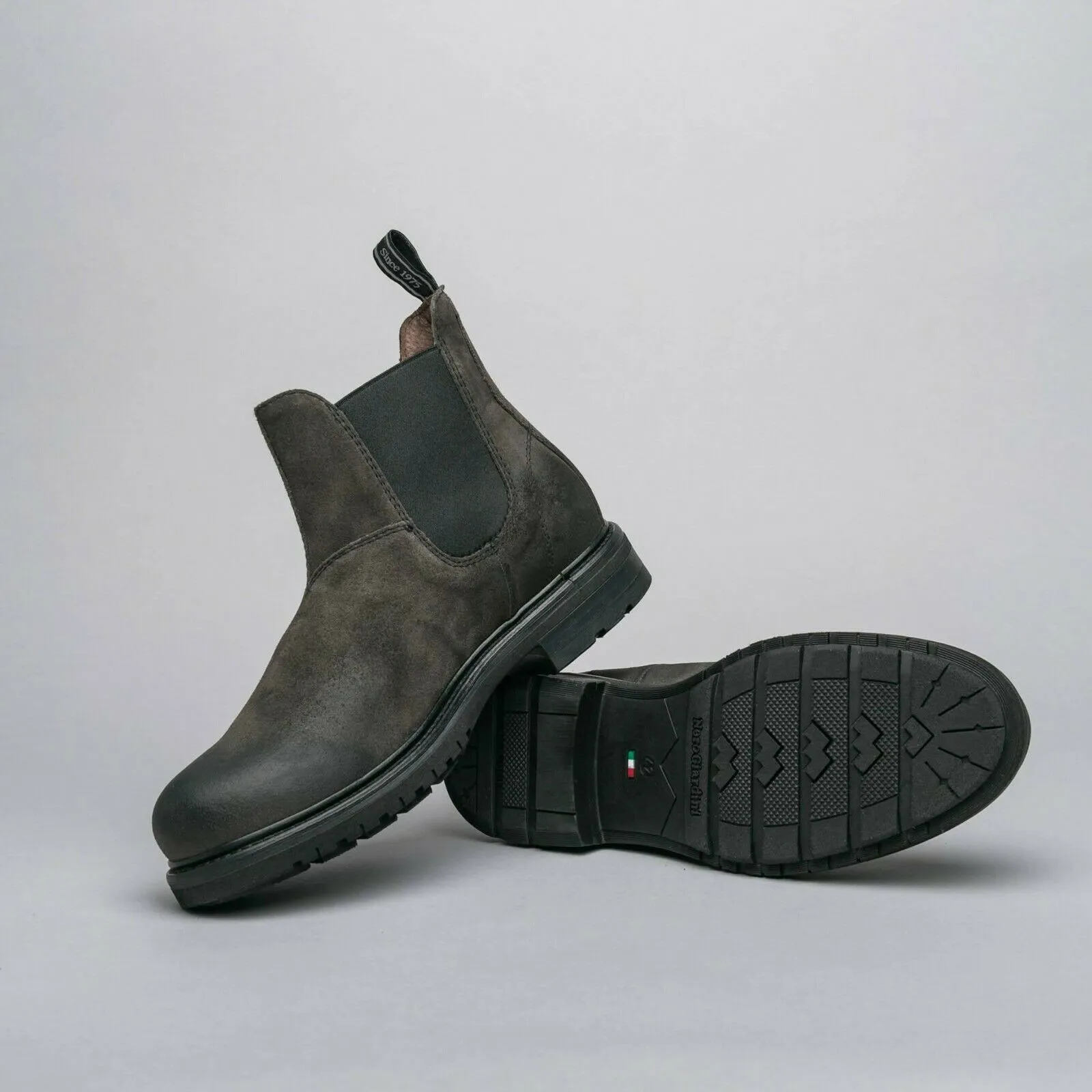 NeroGiardini - Art. I001853U 103 - stivaletti chelsea uomo in camoscio - colore carbone