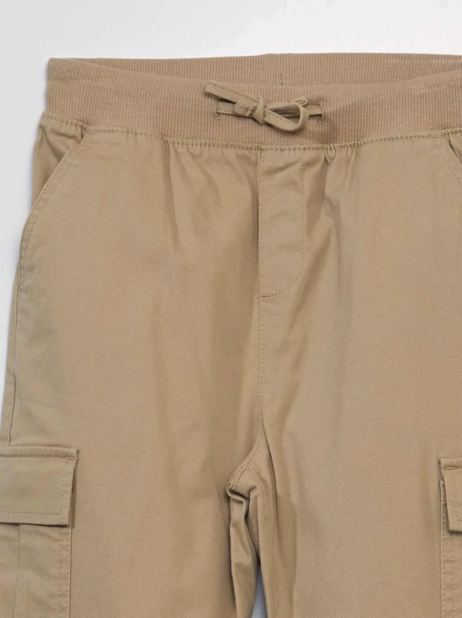 Pantaloni con tasche con patta - Taglio più confortevole - BEIGE