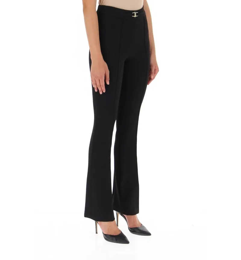 Pantaloni flare