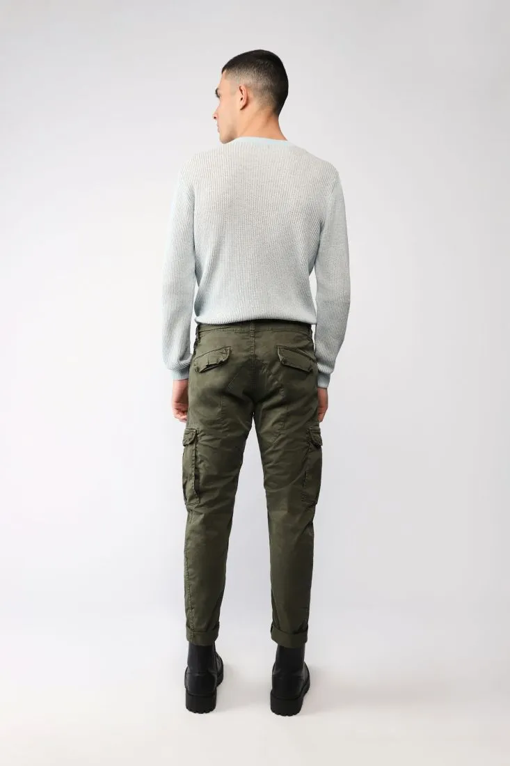 Pantaloni straight monocolour con tasche laterali applicate