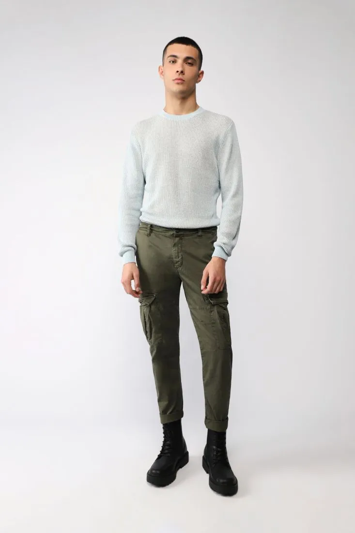 Pantaloni straight monocolour con tasche laterali applicate