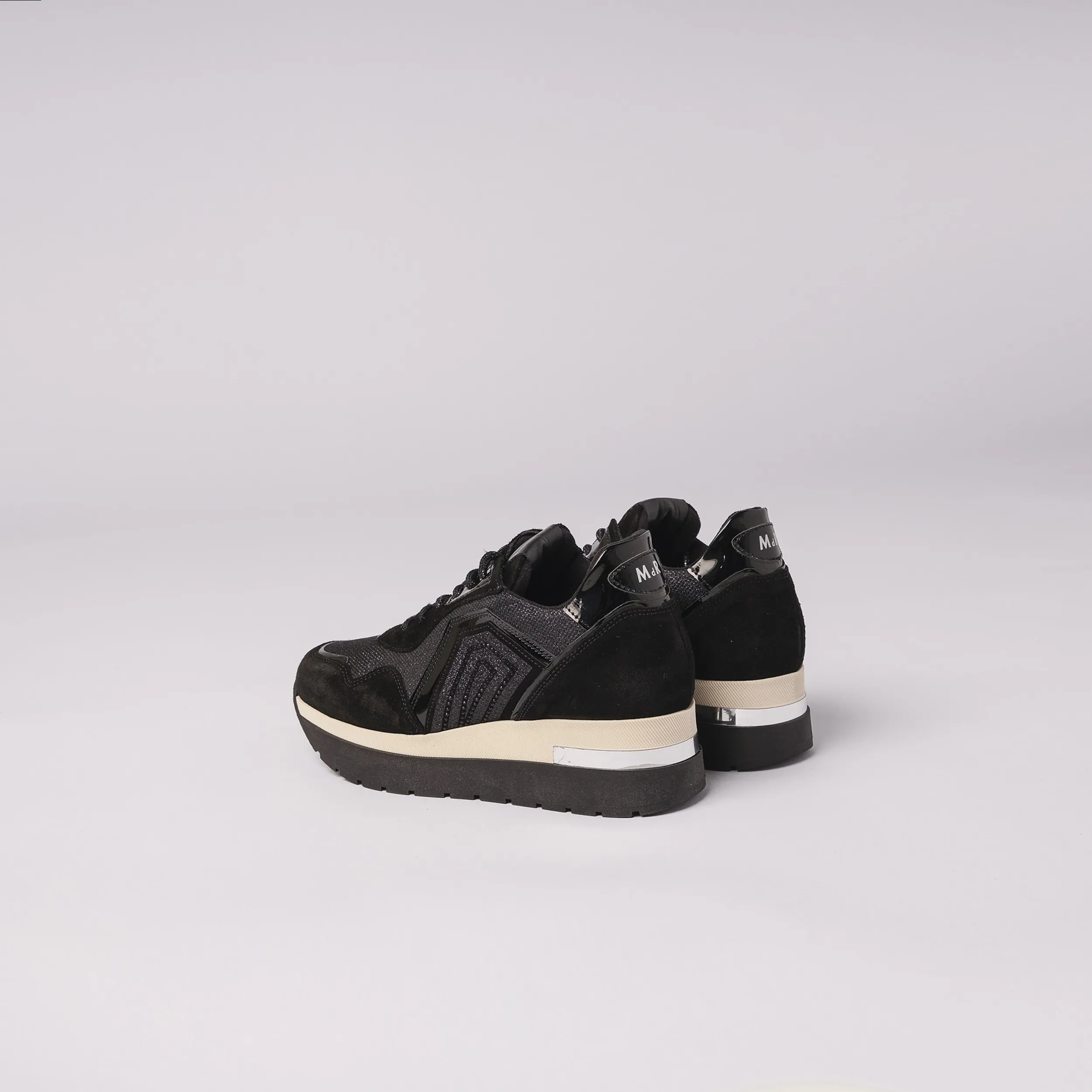 Sneakers in pelle con dettagli luminosi