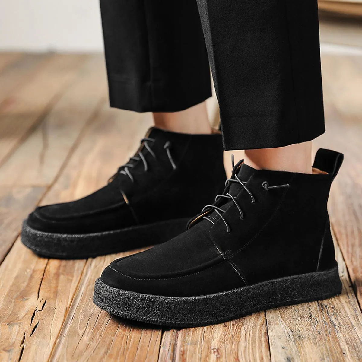 Stivaletti classici retrò da uomo Stivaletti corti alla moda in vera pelle scamosciata di mucca Stivaletti alti casual da uomo