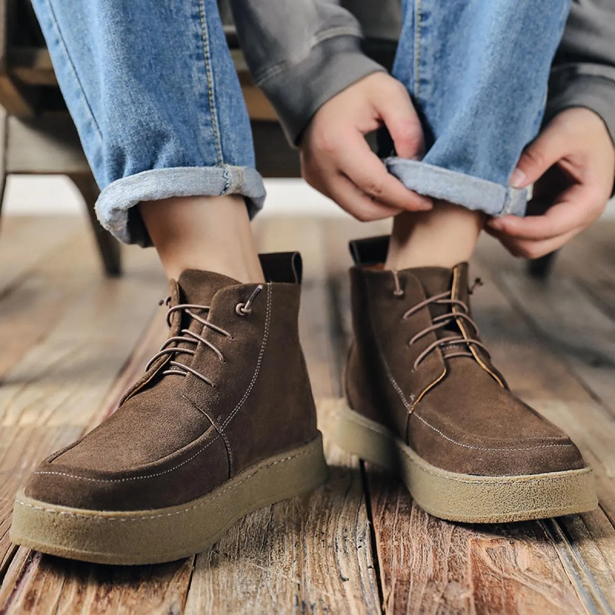Stivaletti classici retrò da uomo Stivaletti corti alla moda in vera pelle scamosciata di mucca Stivaletti alti casual da uomo