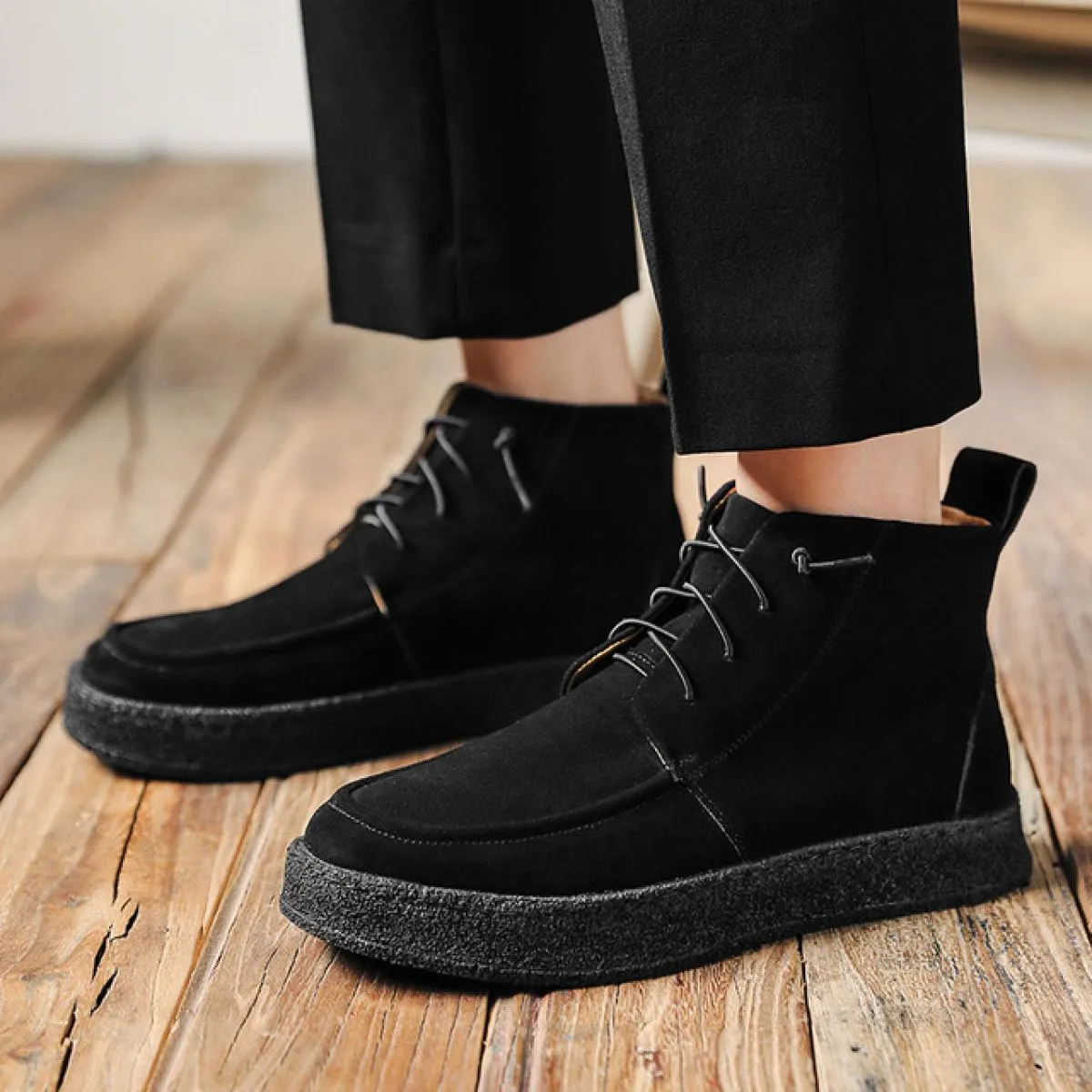 Stivaletti classici retrò da uomo Stivaletti corti alla moda in vera pelle scamosciata di mucca Stivaletti alti casual da uomo