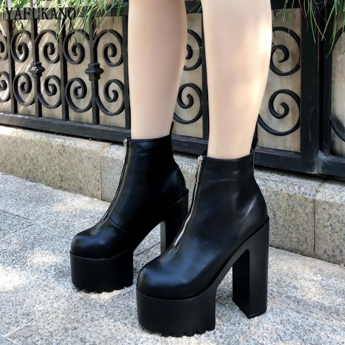 Stivaletti corti con tacco spesso nero moda 14 cm Stivaletti con plateau in morbida pelle autunno primavera Stivaletti da festa