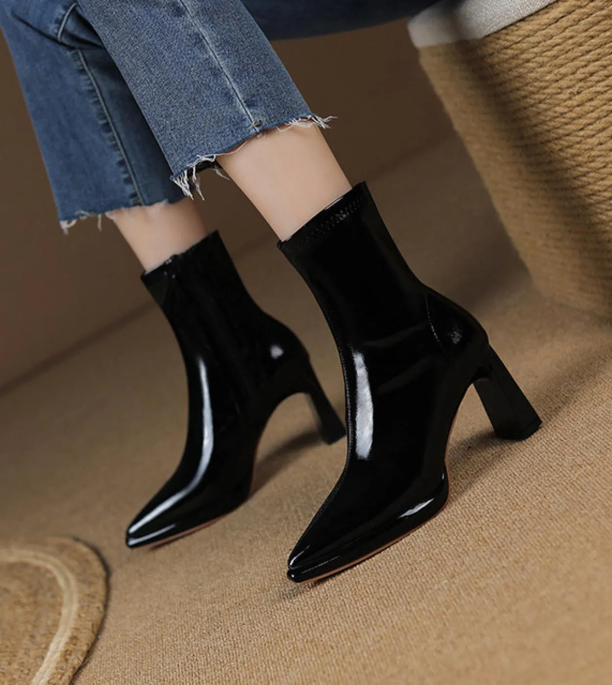 Stivaletti da donna Nuovi stivaletti con tacco quadrato Autunno Inverno Scarpe a punta con tacco alto Stivaletti alla moda Botas