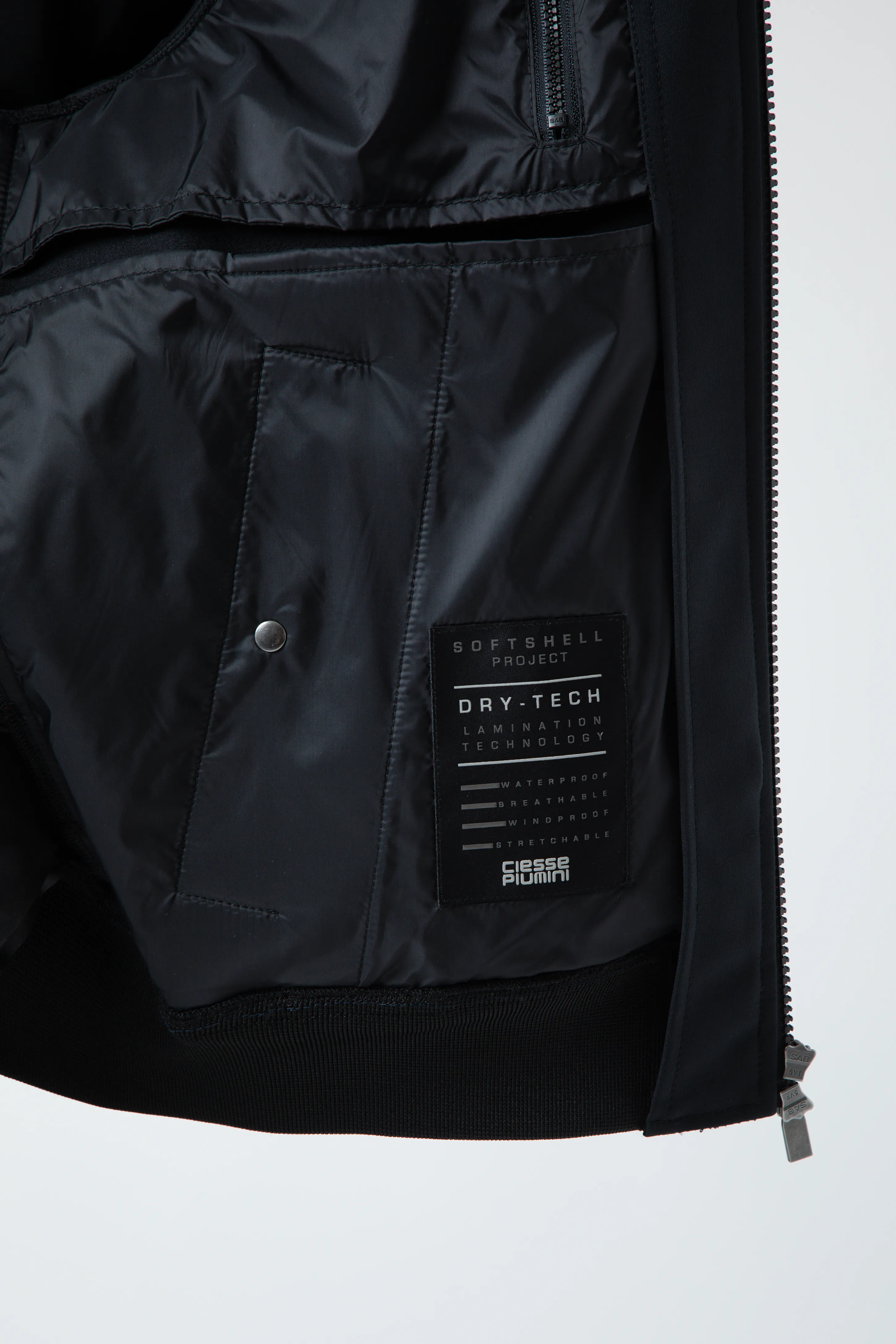 SWAMY 2.2 – Black bomber in softshell