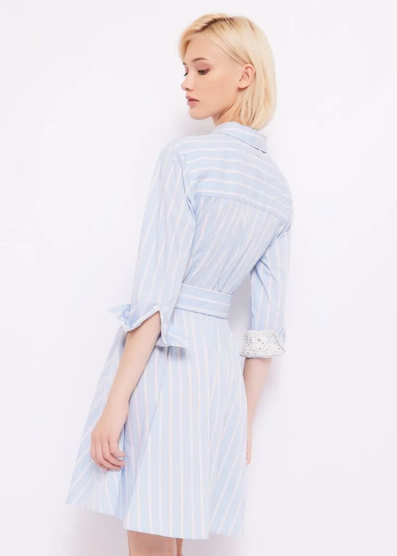 Vestito chemisier a righe con cintura
