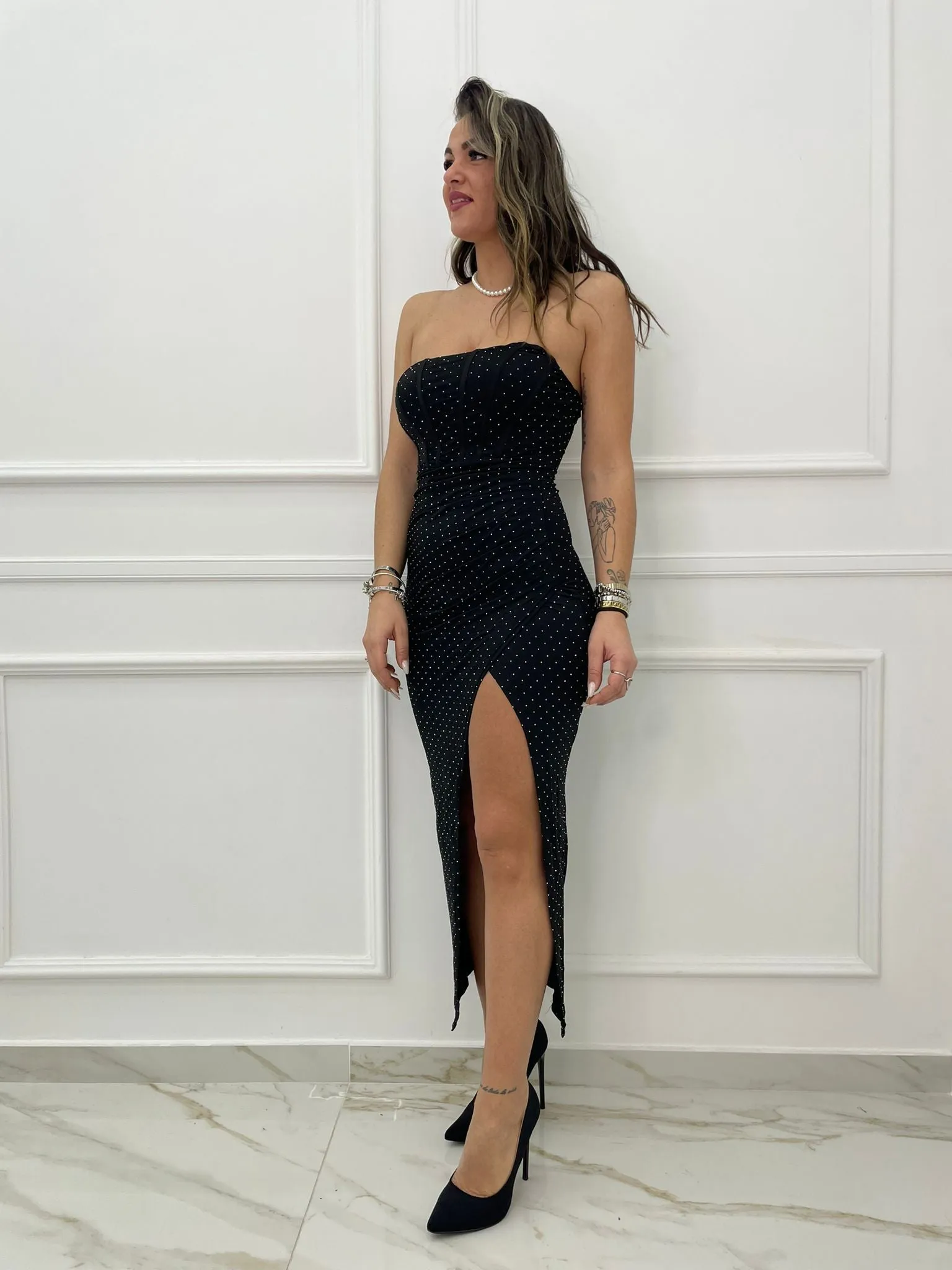 Vestito lungo con corpetto e brillantini
